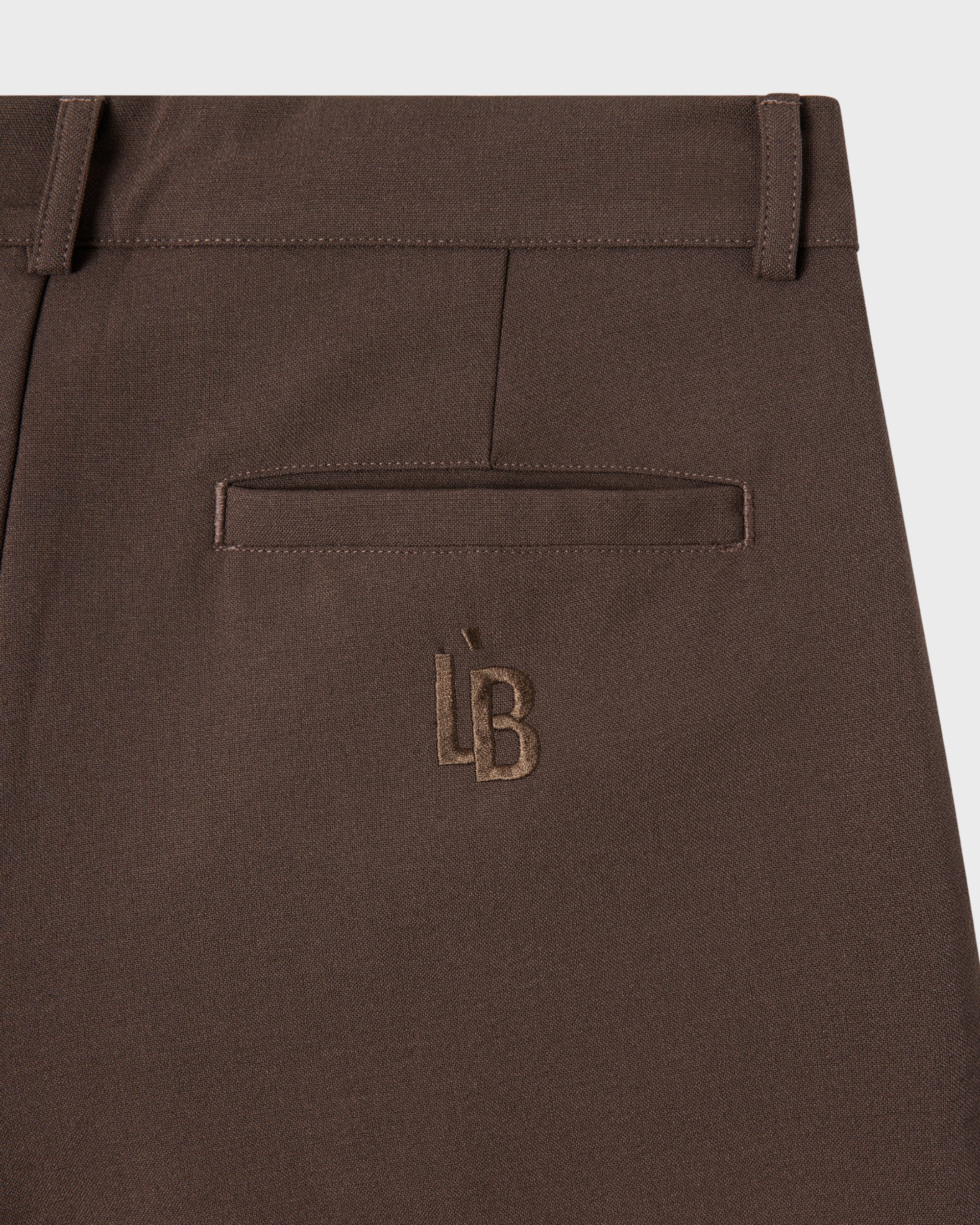 SINGLE PLEAT SHORT - BROWN