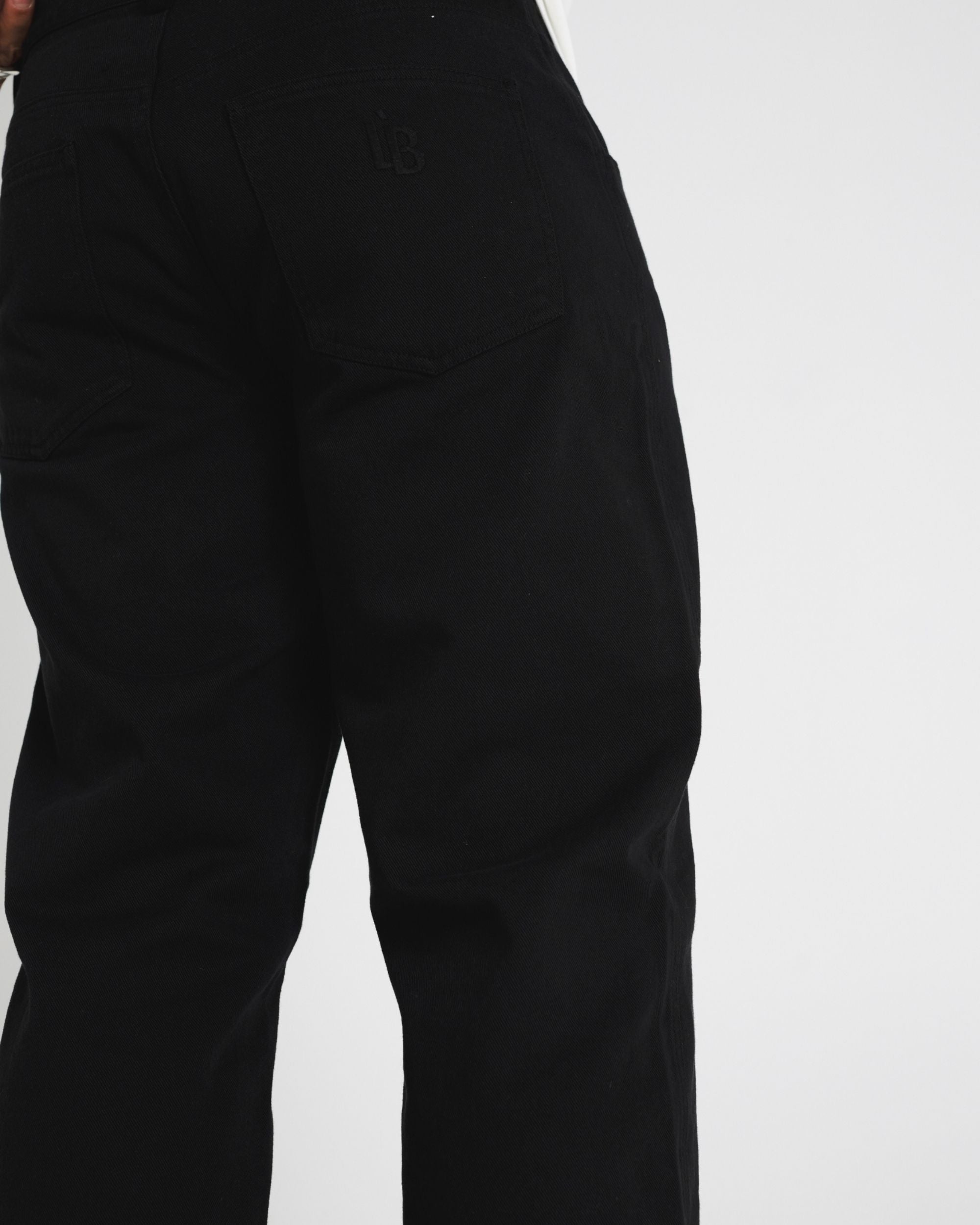 STRAIGHT LEG DENIM - BLACK