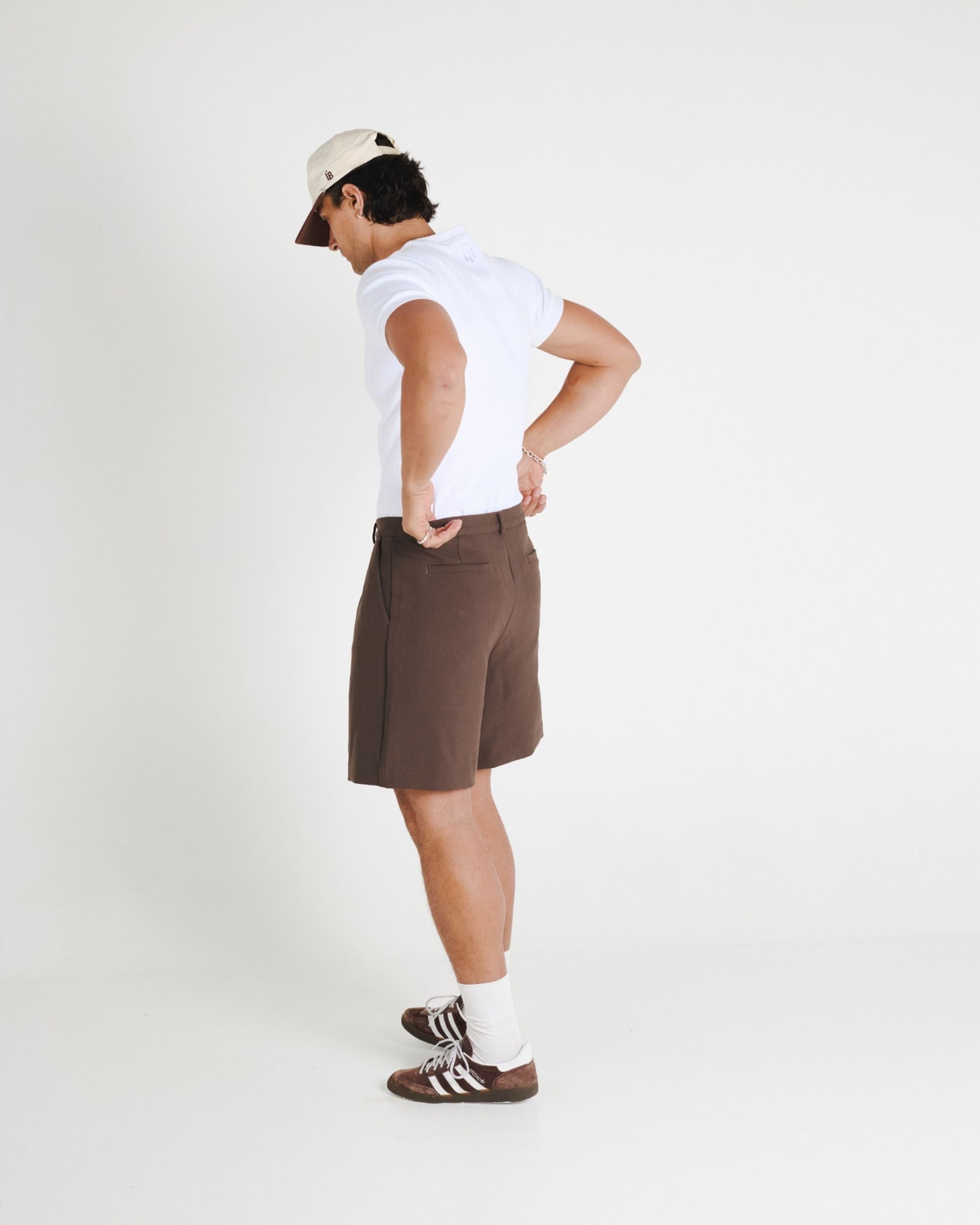 SINGLE PLEAT SHORT - BROWN