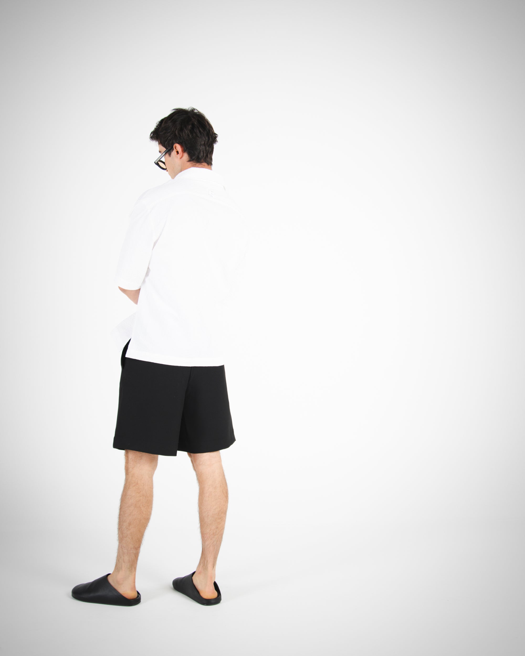 V NECK SEERSUCKER SHIRT - WHITE