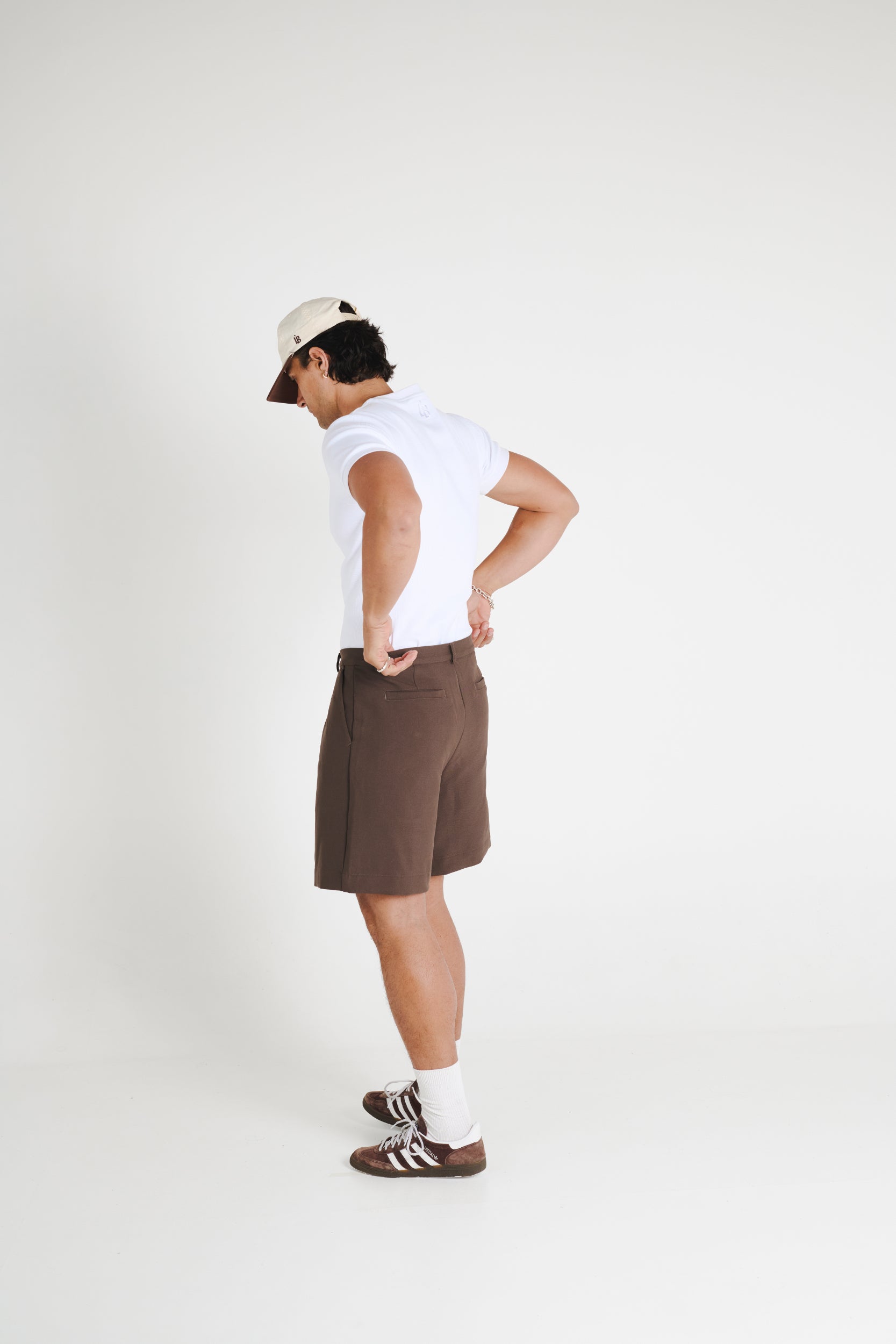 SINGLE PLEAT SHORT - BROWN