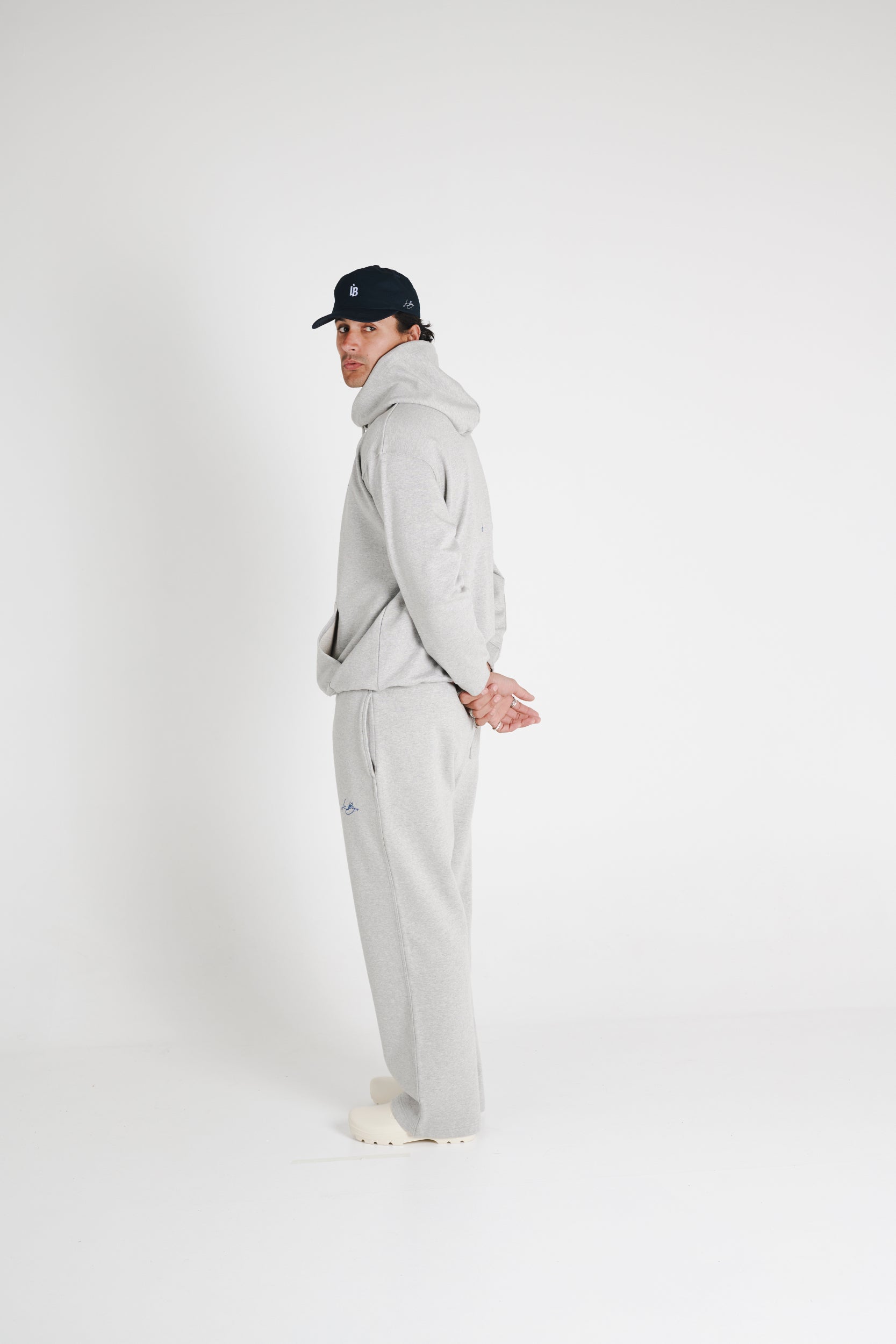 SCRIPT LOGO HOODIE