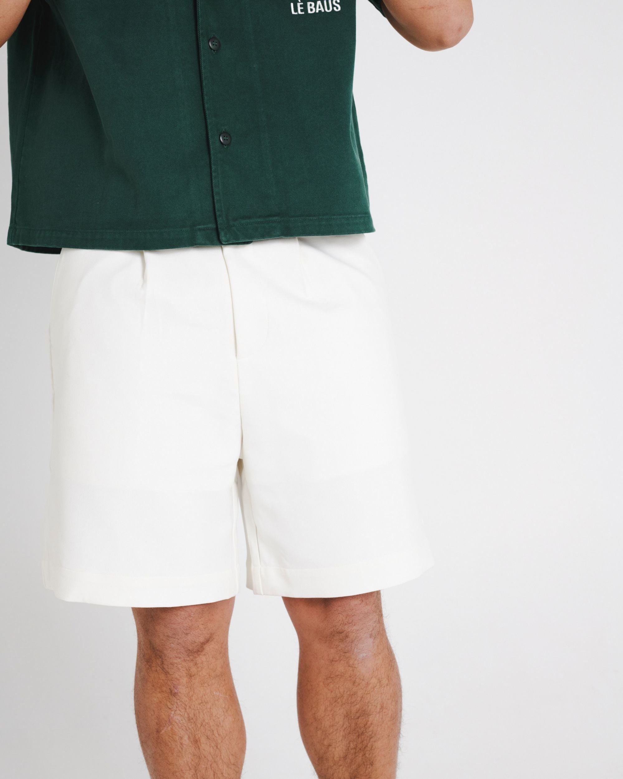 SINGLE PLEAT SHORTS - WHITE