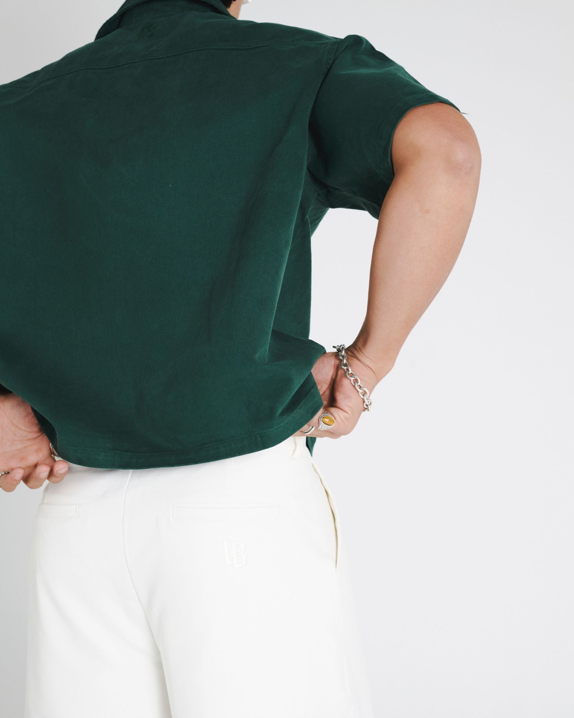 SINGLE PLEAT SHORTS - WHITE