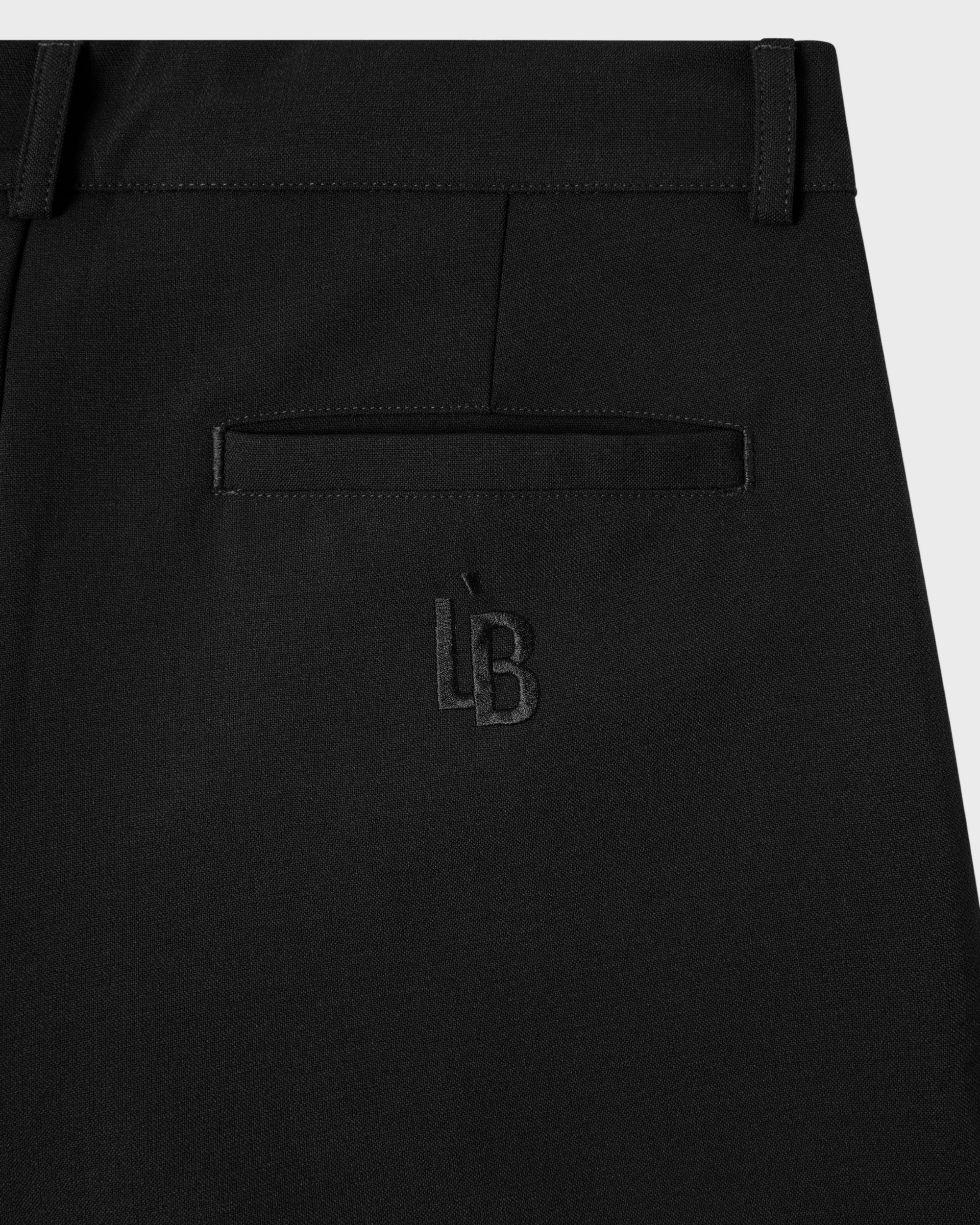 SINGLE PLEAT SHORT - BLACK