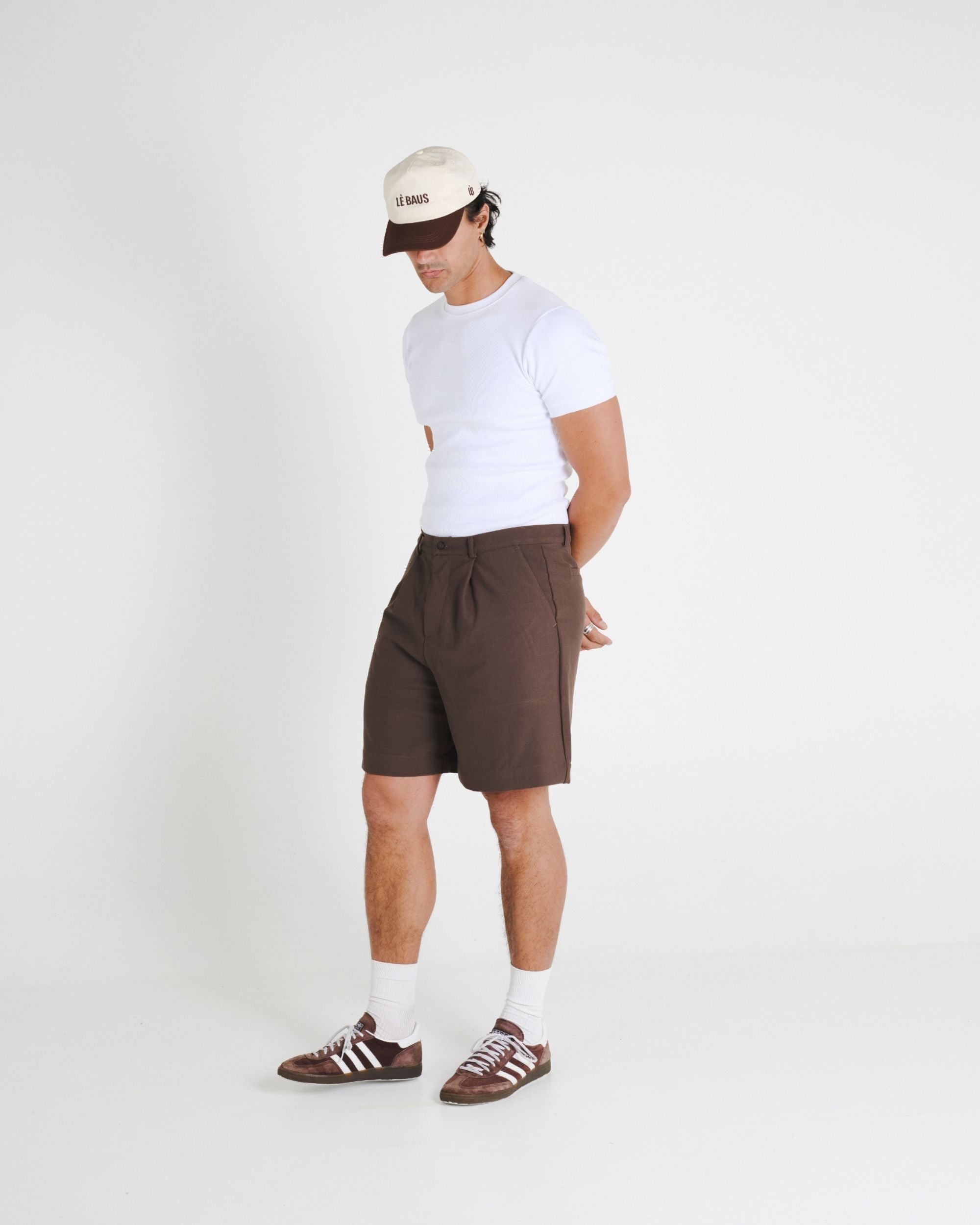 SINGLE PLEAT SHORT - BROWN