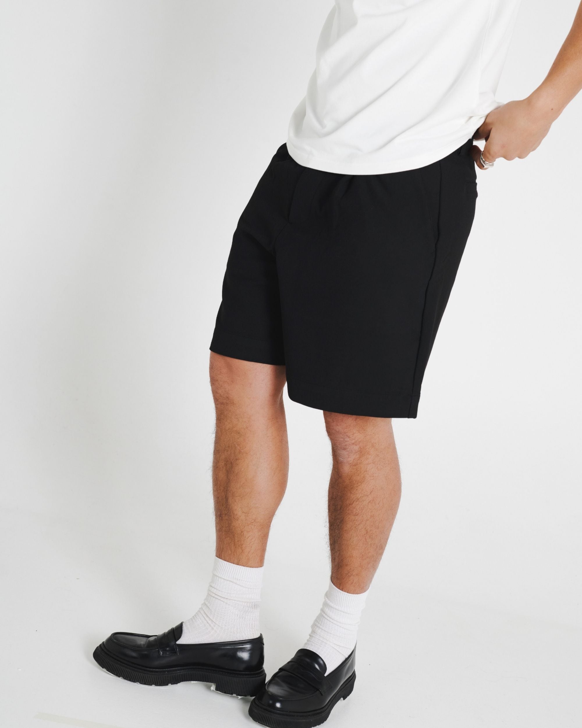 SINGLE PLEAT SHORT - BLACK