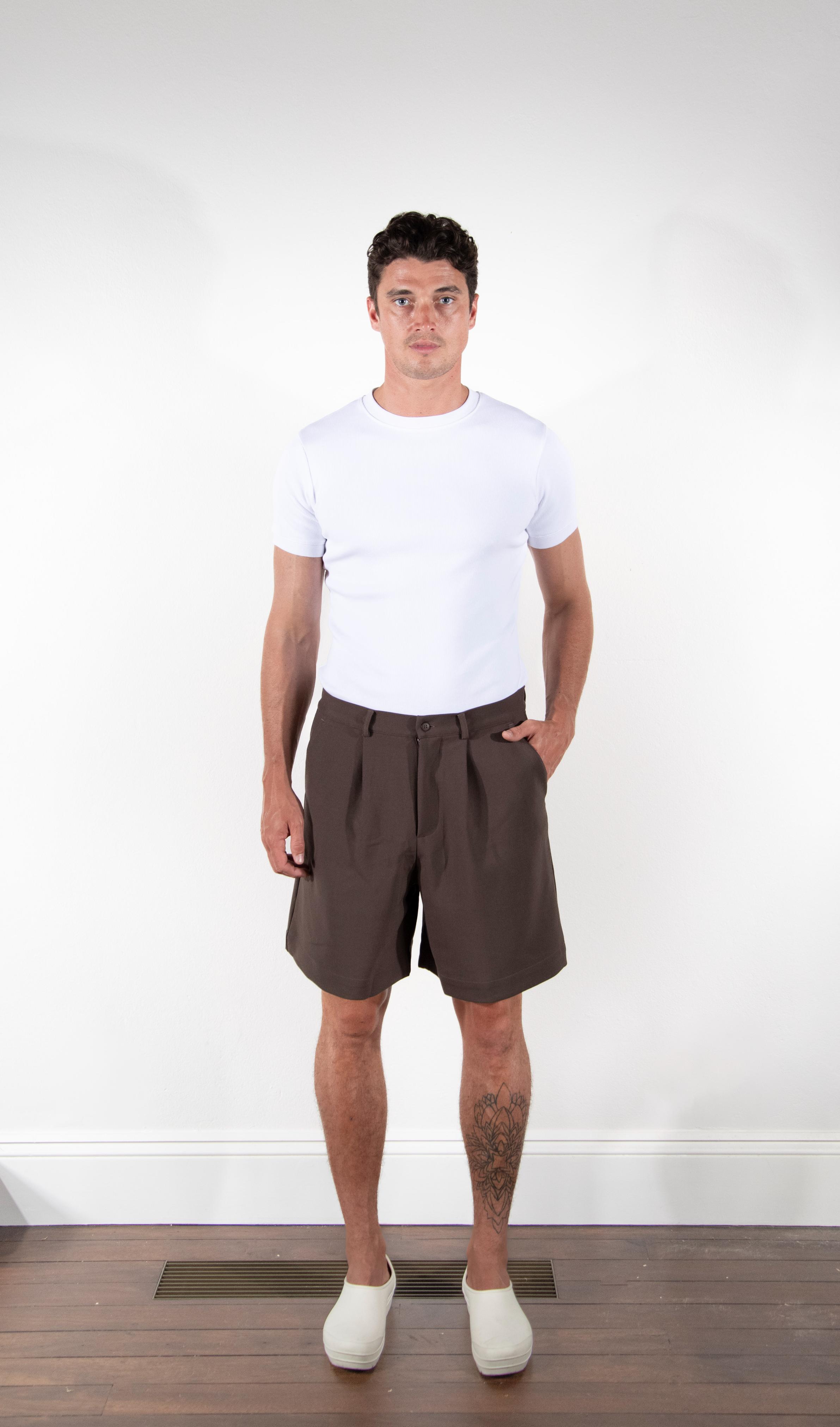 SINGLE PLEAT SHORT - BROWN