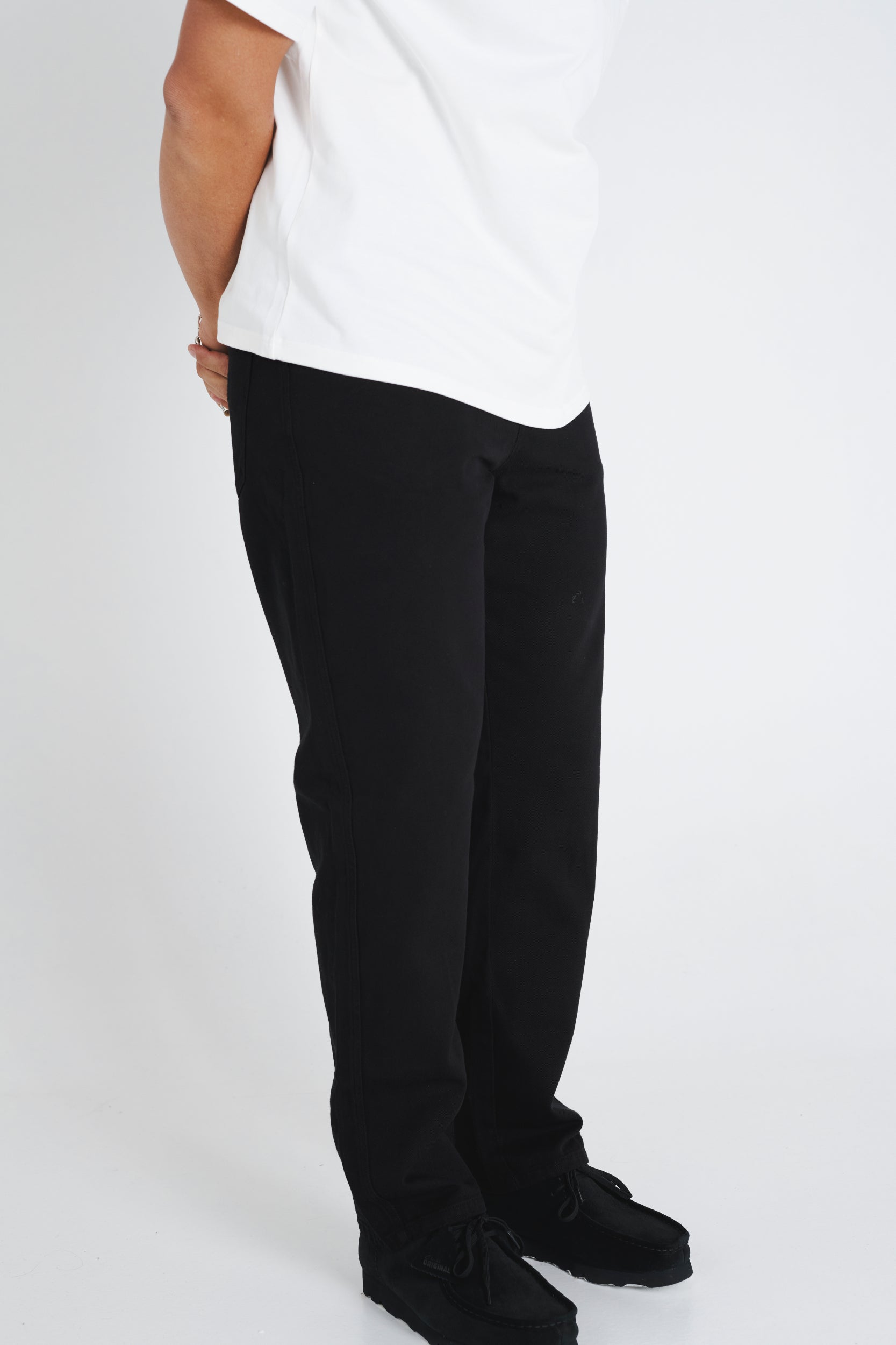STRAIGHT LEG DENIM - BLACK